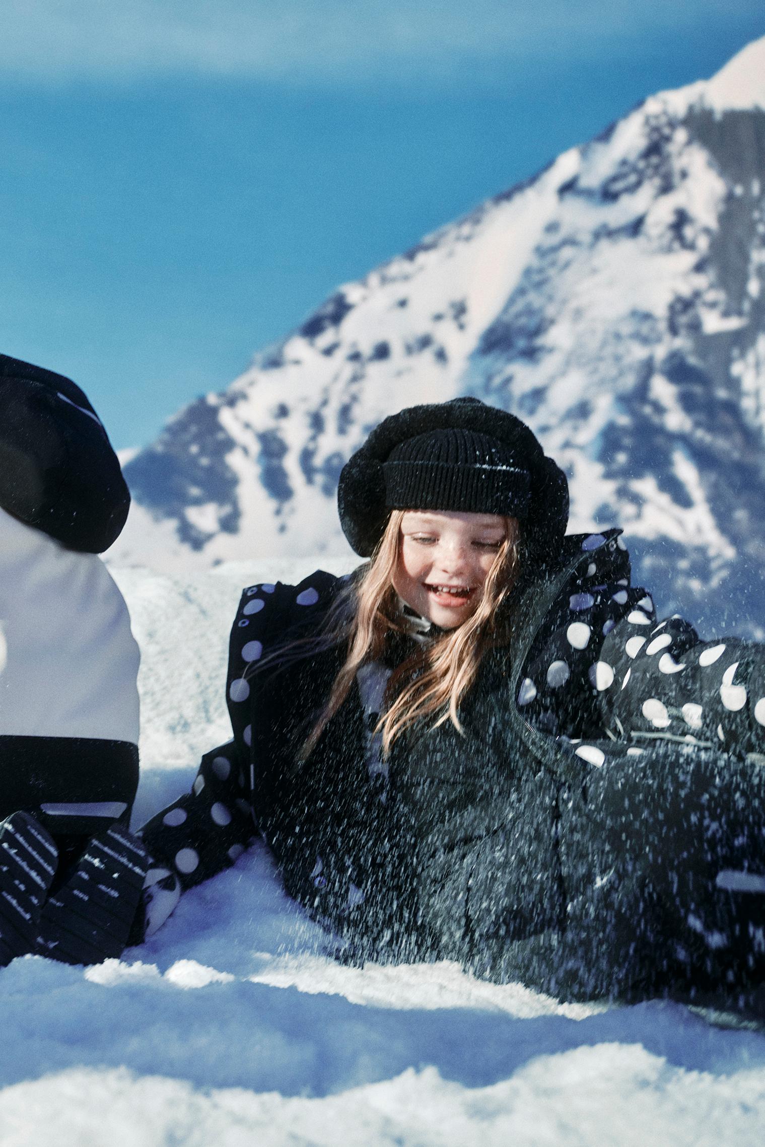 WATER RESISTANT AND WINDPROOF POLKA DOT JACKET